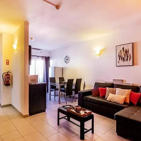 In Praia Da Rocha With A-c, Terrace In Apartment