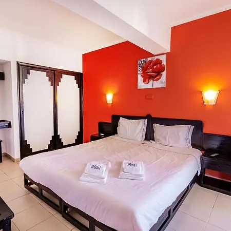 In Praia Da Rocha With A-c, Terrace In Apartment *