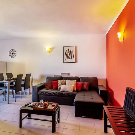 Apartment In Praia Da Rocha With A-c, Terrace In Portimao