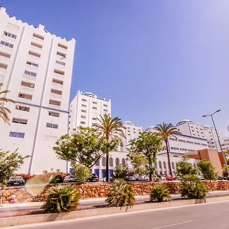 아파트 In Praia Da Rocha With A-c, Terrace In *