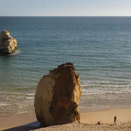 In Praia Da Rocha With A-c, Terrace In 포티마오