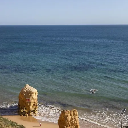아파트 In Praia Da Rocha With A-c, Terrace In