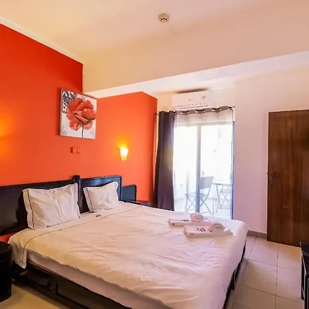 Apartment In Praia Da Rocha With A-c, Terrace In